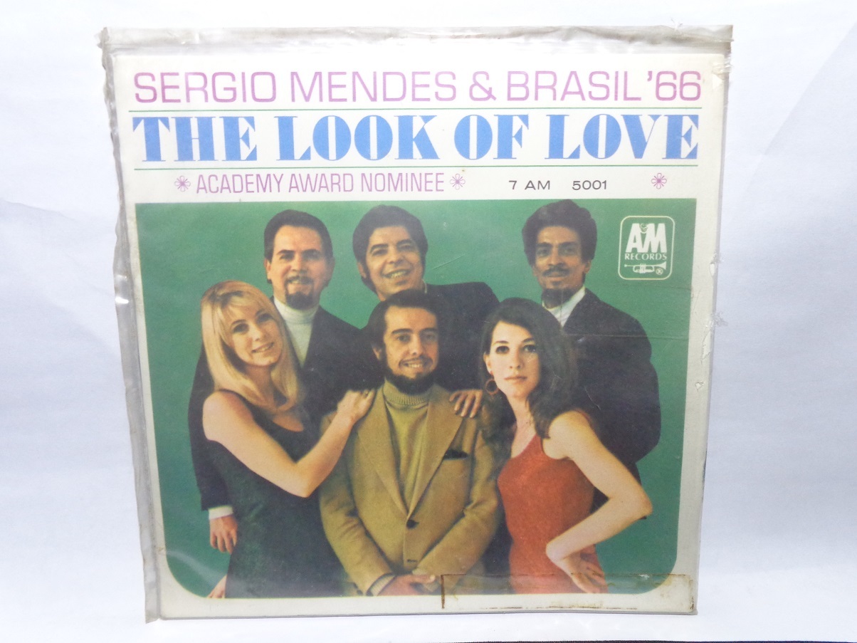 Vinil Compacto - Sergio Mendes e Brasil '66 - The Look of Love