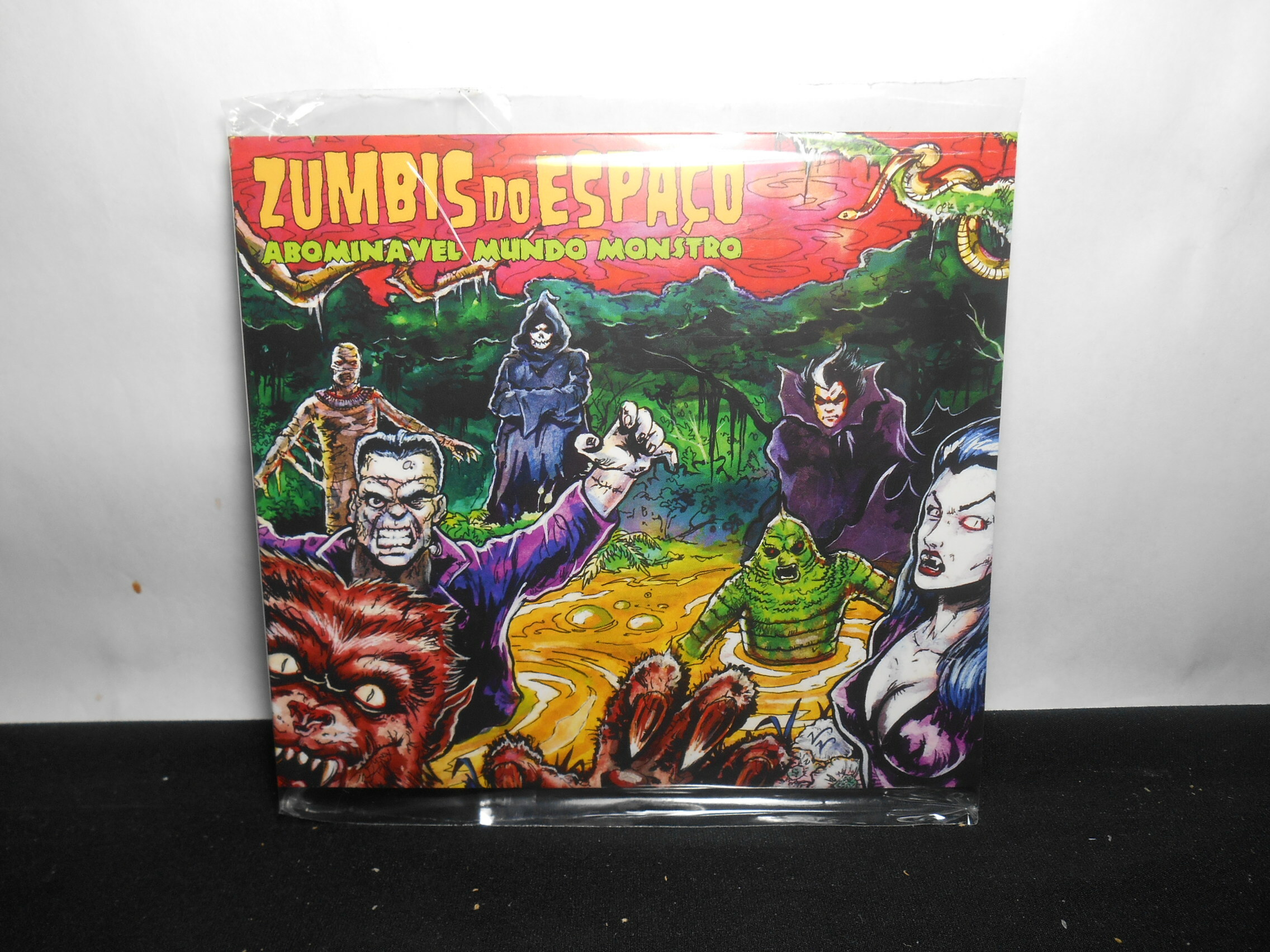 CD - Zumbis do Espaco - Abominável Mundo Monstro (Lacrado/Paper Sleeve)