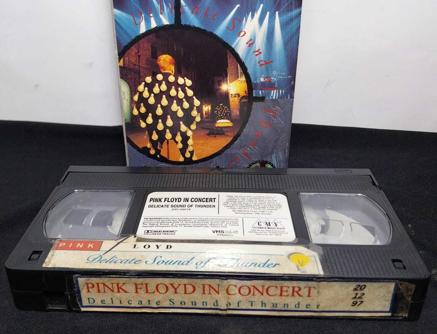 Fita VHS - Pink Floyd - In Concert - Delicate Sound of Thunder (usa)